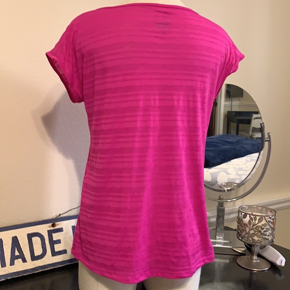 Nike Dri-Fit hot pink top. Size medium. - Picture 4 of 5